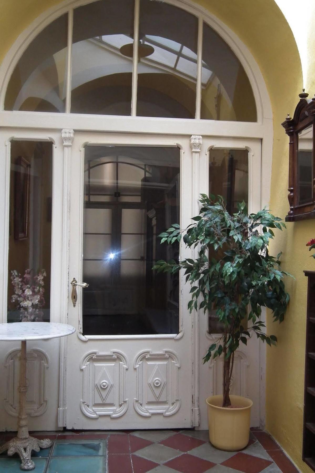 Centrum Tiffany Pension Domažlice Εξωτερικό φωτογραφία